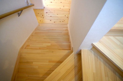 ひのき集成材の階段