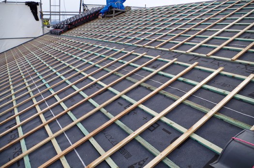 里山25号 屋根瓦 02