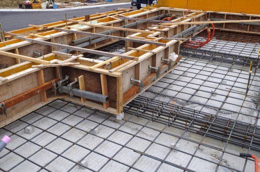 土間との間仕切り立ち上り