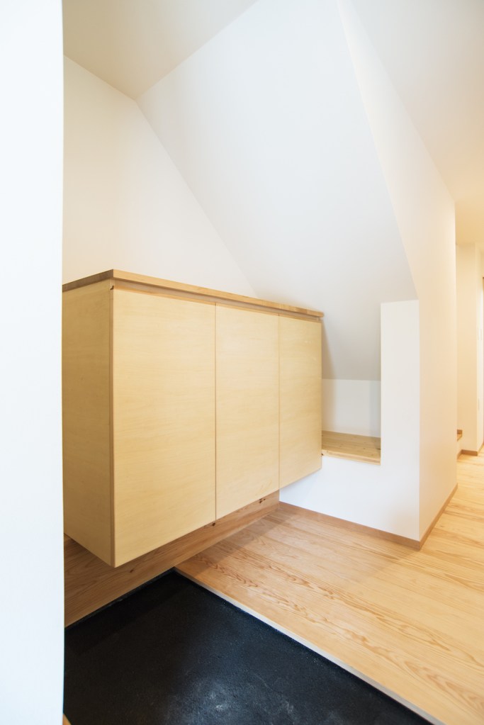 玄関ホールと下駄箱